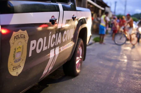 Polícia Civil no local do crime