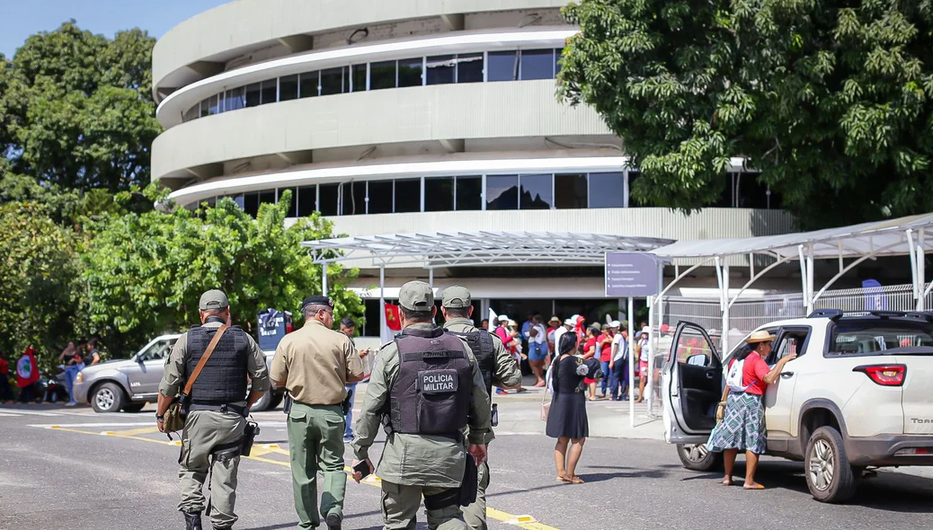 Polícia Militar esteve presente no protesto na sede da Equatorial