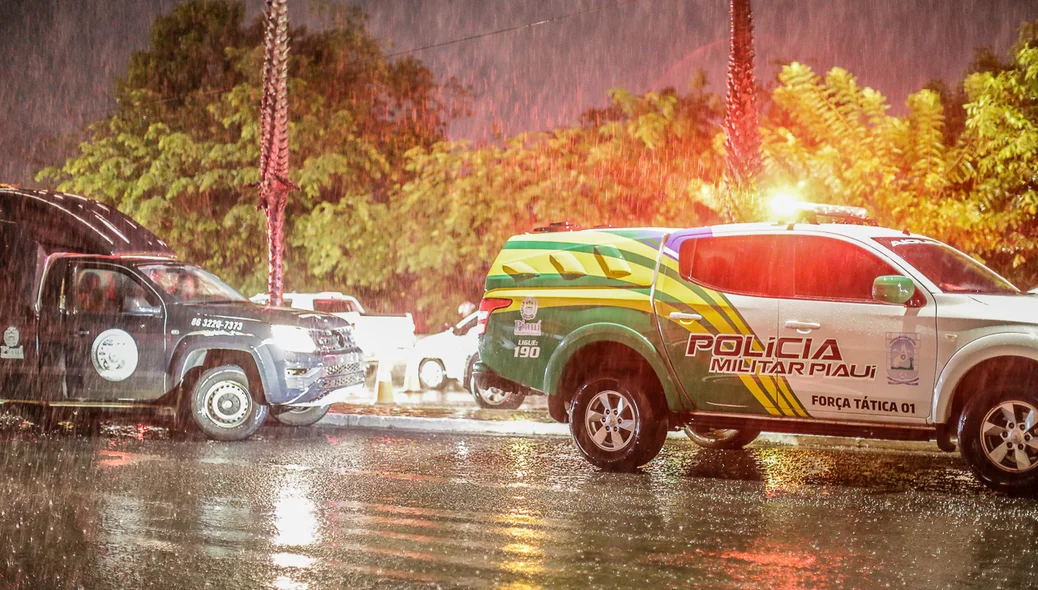 Polícia militar no local do crime