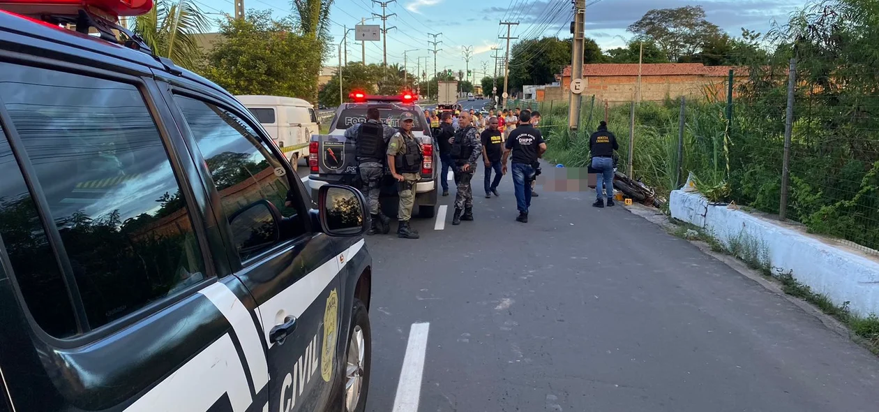 Polícia no local do homicídio no Parque São João