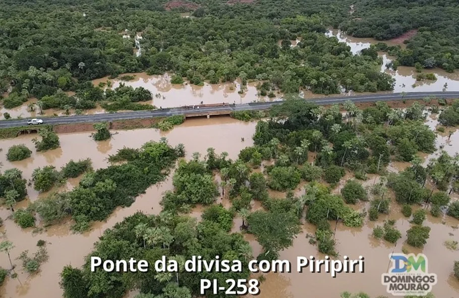 Ponte da divisa entre Domingos Mourão e Piripiri