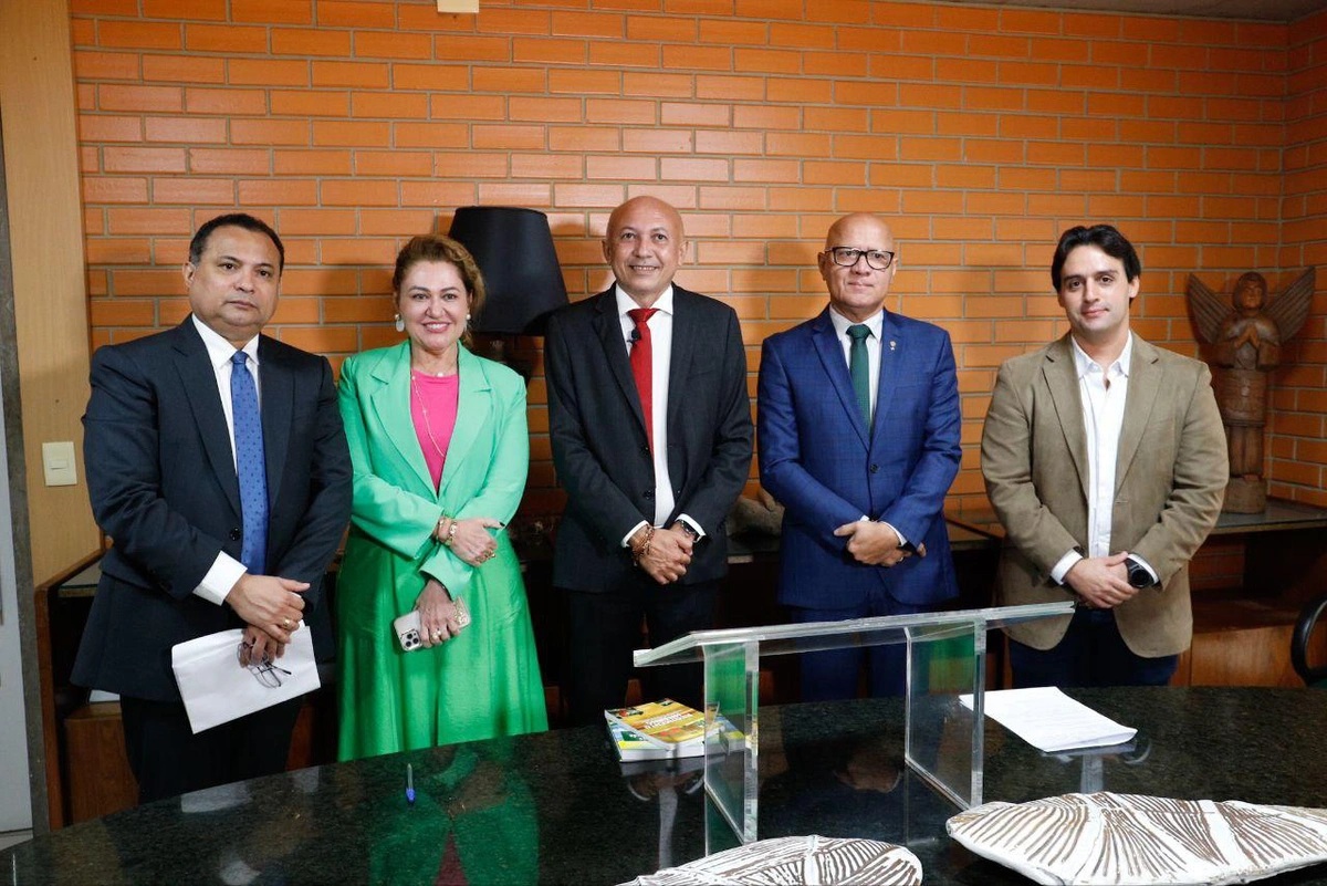 Posse de Warton Lacerda
