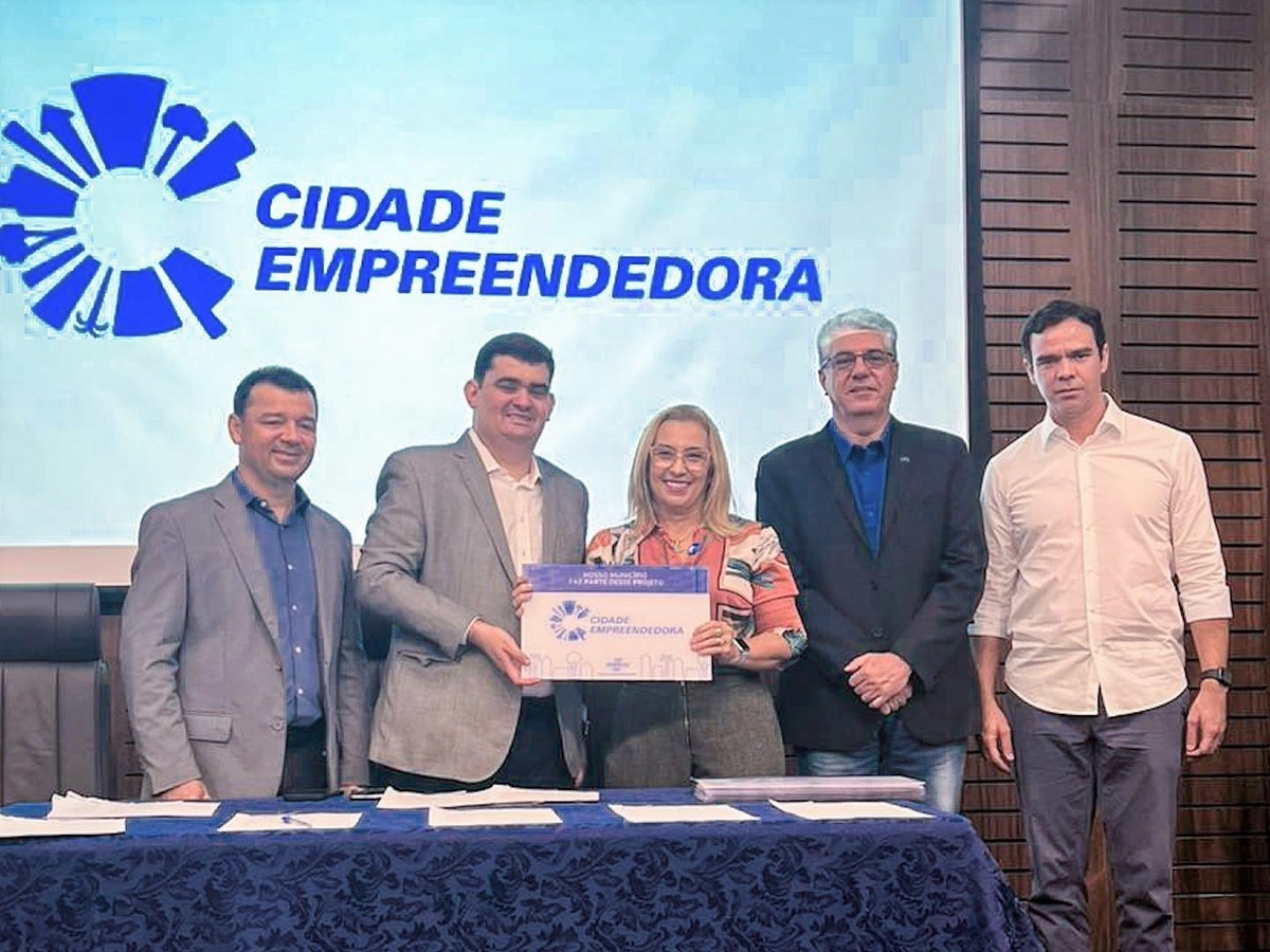 Prefeita Neidinha Lima assina termo de adesão ao programa “Cidade Empreendedora”