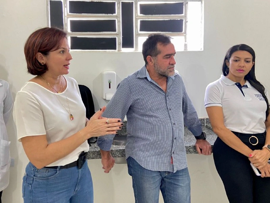 Prefeito de Oeiras na inauguração do novo ambulatório
