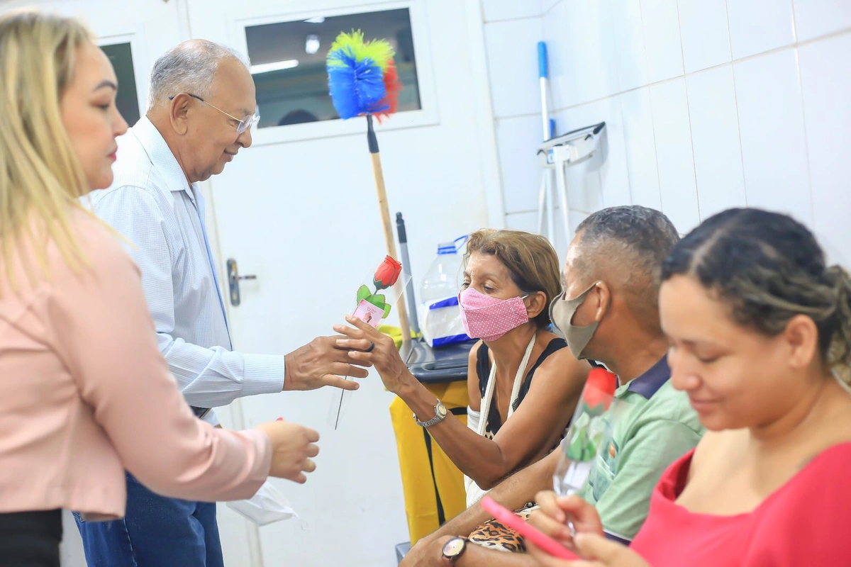Prefeito Dr Pessoa participa de café da manhã na UPA do Renascença