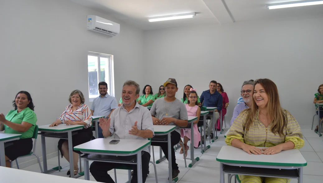 Prefeito Joãozinho Félix entrega novo prédio de escola em Campo Maior