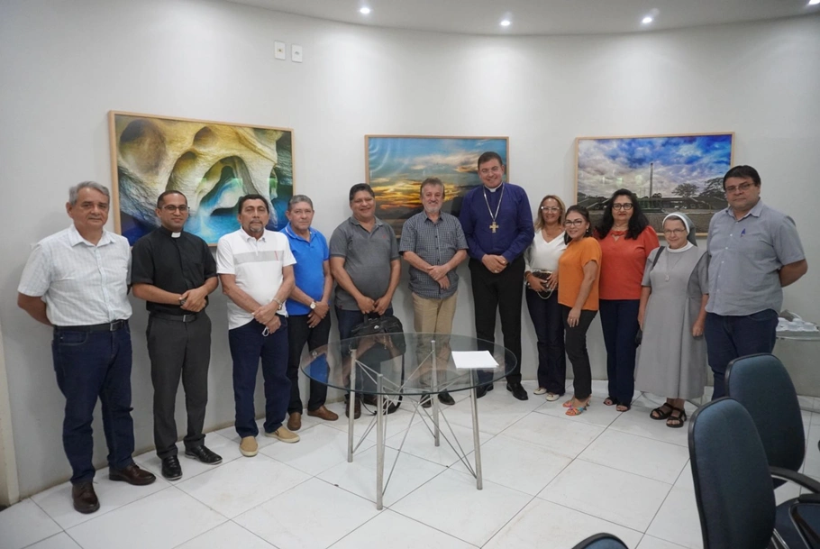 Prefeito Joãozinho Félix se reunindo com o bispo diocesano de Campo Maior, Dom Francisco de Assis