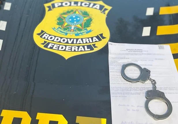 PRF cumpre mandado e prende homem em Teresina