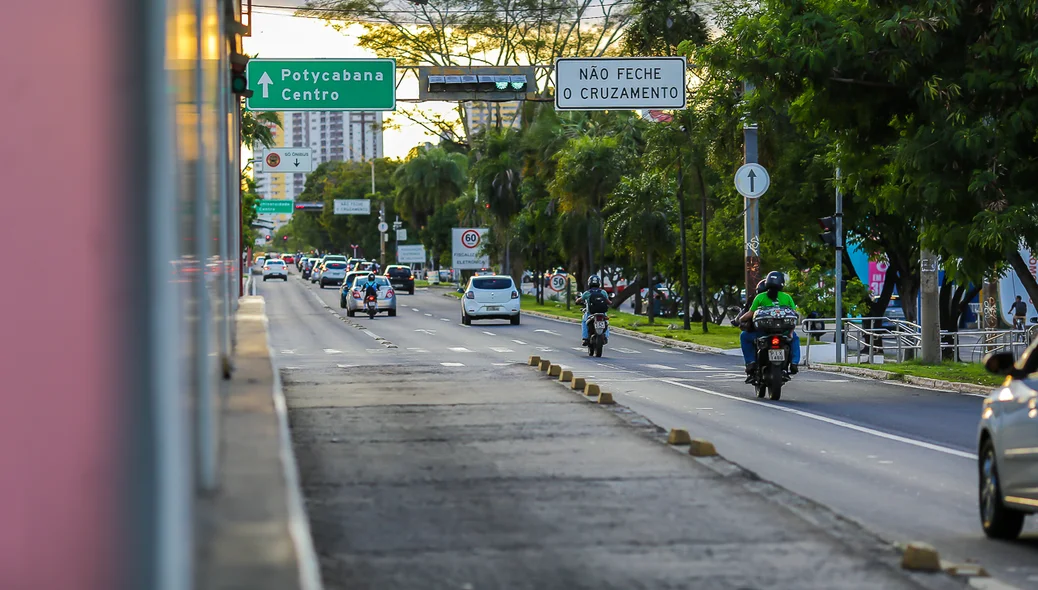 PRF libera faixa exclusivas dos ônibus por causa da greve em Teresina
