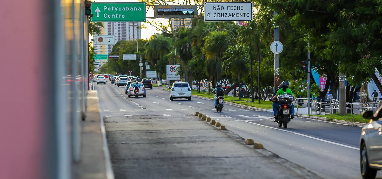 PRF libera faixa exclusivas dos ônibus por causa da greve em Teresina