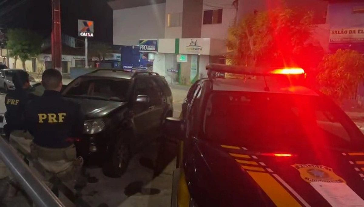 PRF recupera em Floriano um carro roubado há um ano na Bahia