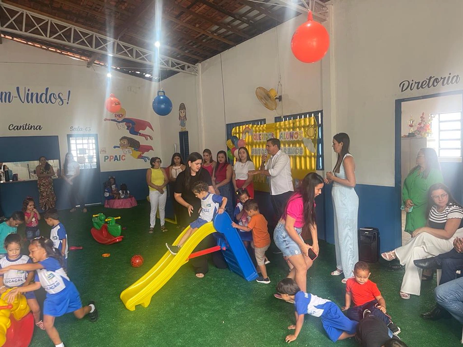 Professora comemora reforma em creche na cidade de Jatobá do Piauí