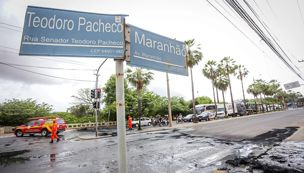 Protesto foi concentrado em frente ao Setut