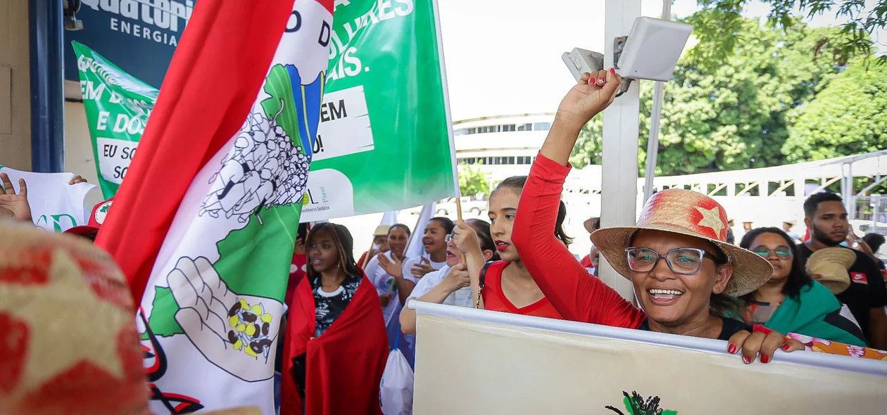 Protesto reivindica melhoria no serviço de distribuição de energia