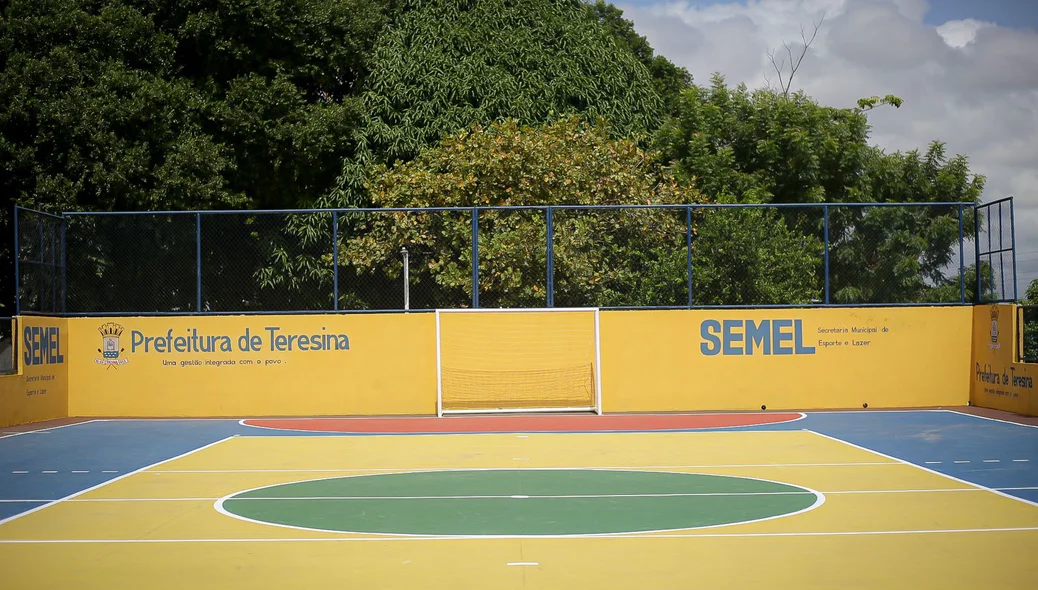 Quadra Bona Medeiros, no bairro Saci