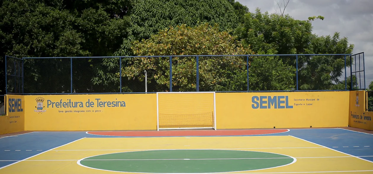 Quadra Bona Medeiros, no bairro Saci