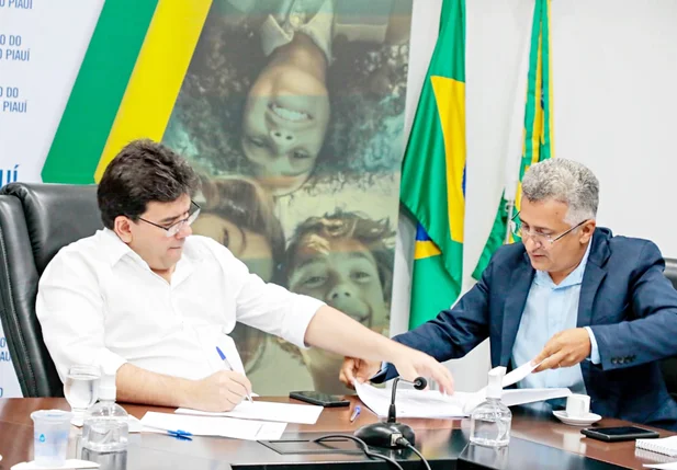 Rafael Fonteles e reitor Evandro Alberto