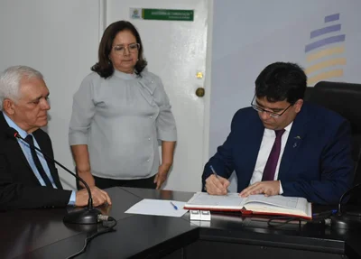 Rafael Fonteles transmite cargo para Themístocles Filho