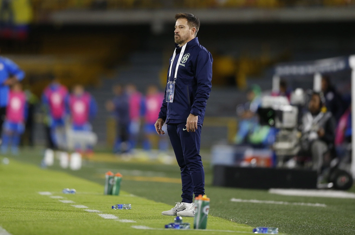Ramon Menezes é o técnico interino da Seleção Brasileira