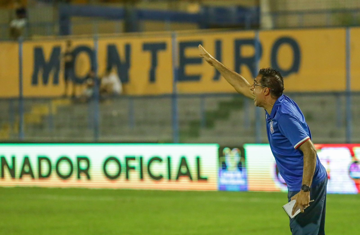 Renato Paiva, técnico do Bahia durante partida com o Fluminense-PI pela Copa do Nordeste 2023