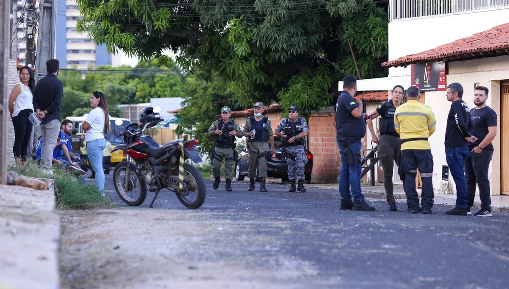 Rua onde aconteceu o crime foi isolada