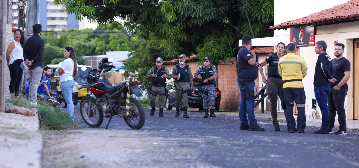 Rua onde aconteceu o crime foi isolada