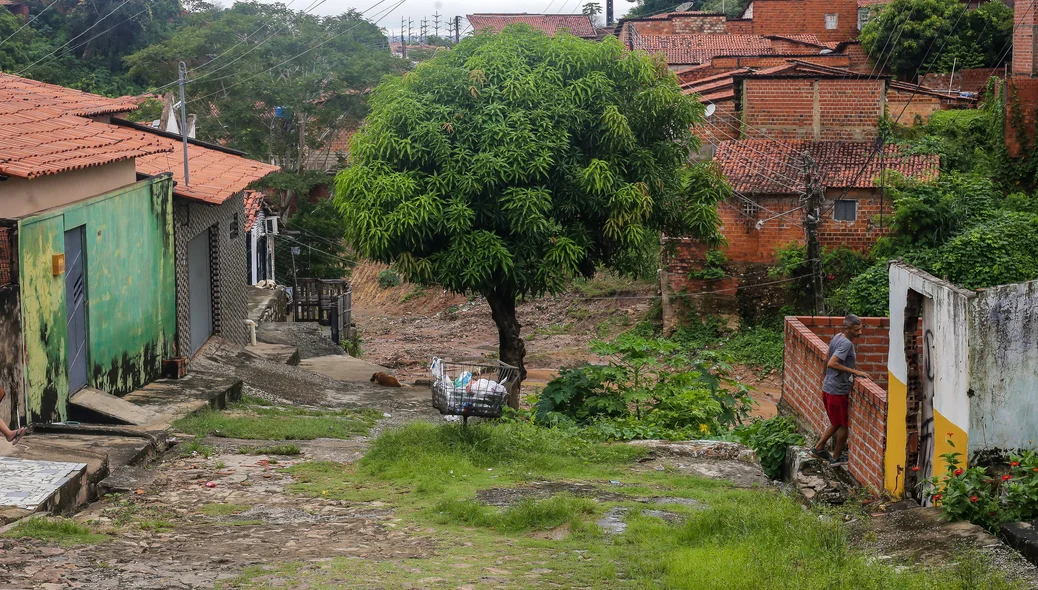 Rua onde casa desabou na Vila da Paz tem várias casas na mesma condição