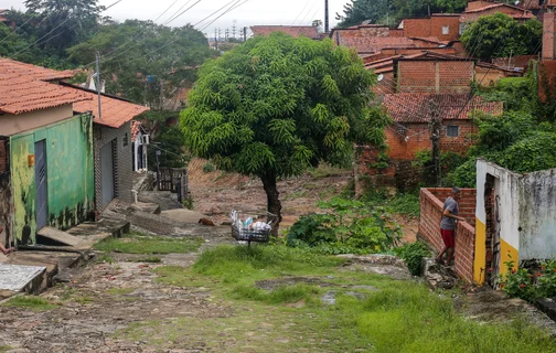 Rua onde casa desabou na Vila da Paz tem várias casas na mesma condição