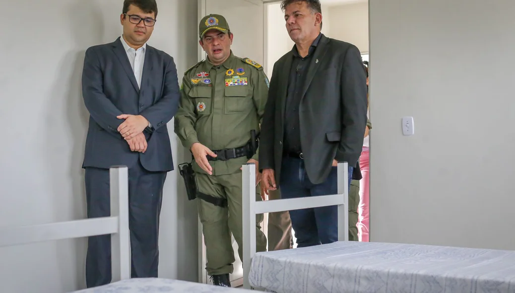 Secretário Chico Lucas e Carlos Augusto visitam obra do 13º BPM