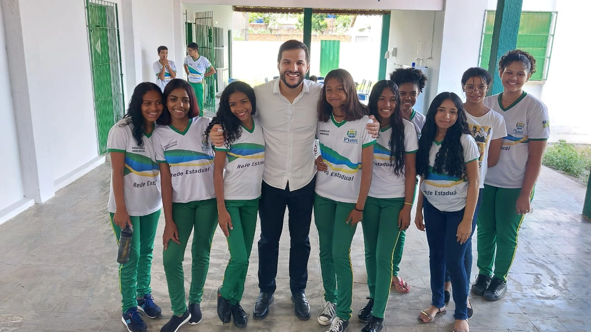 Secretário da Educação anuncia modernização de escolas da regional