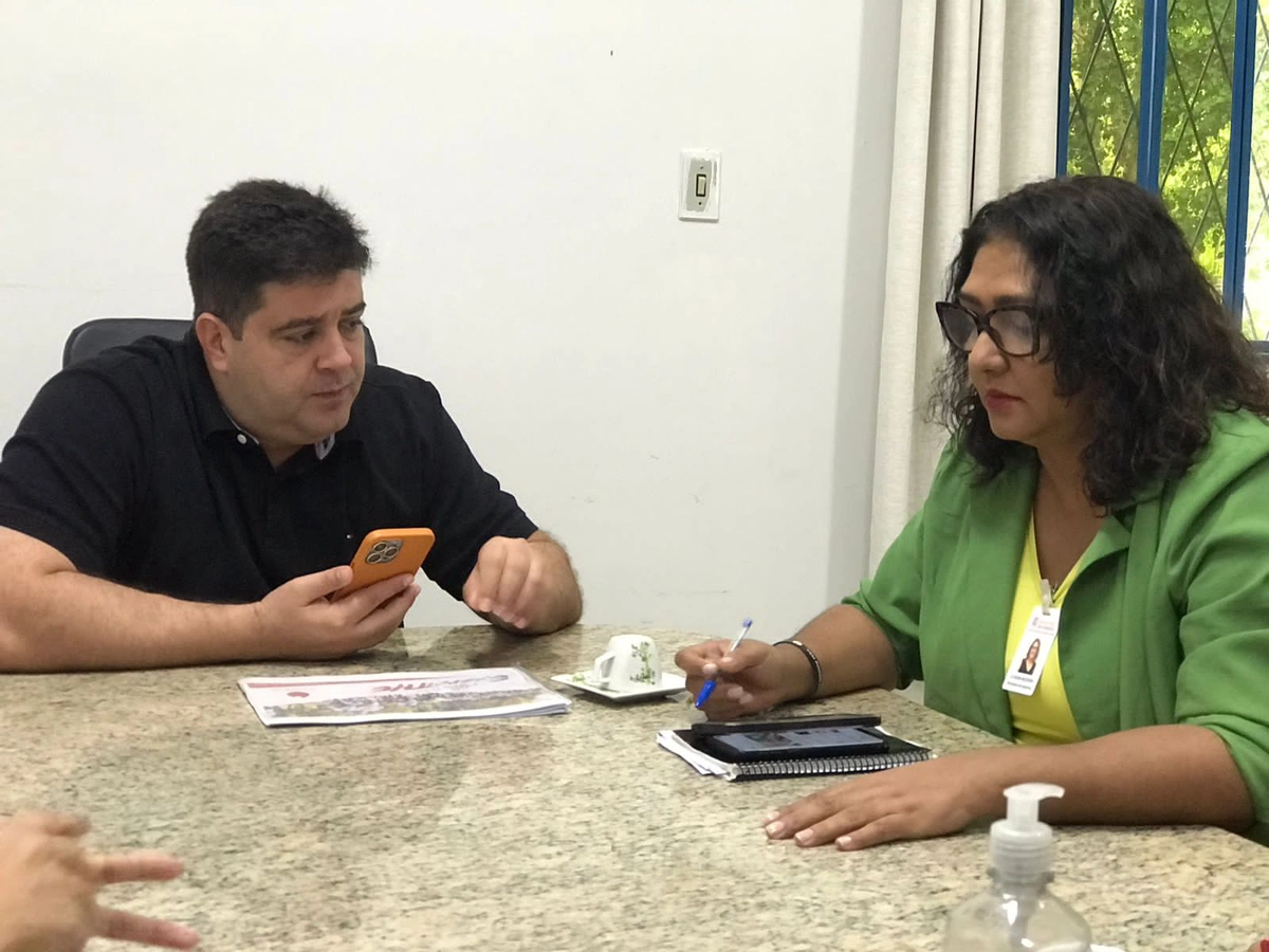 Secretário Luis André recebe Claudia Bezerra, do Hospital São Marcos, e equipe em reunião que acerta detalhes do ExerciTHE