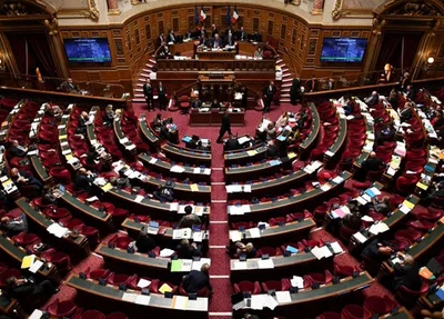 Senado da França aprova aumento da idade de aposentadoria de 62 para 64 anos