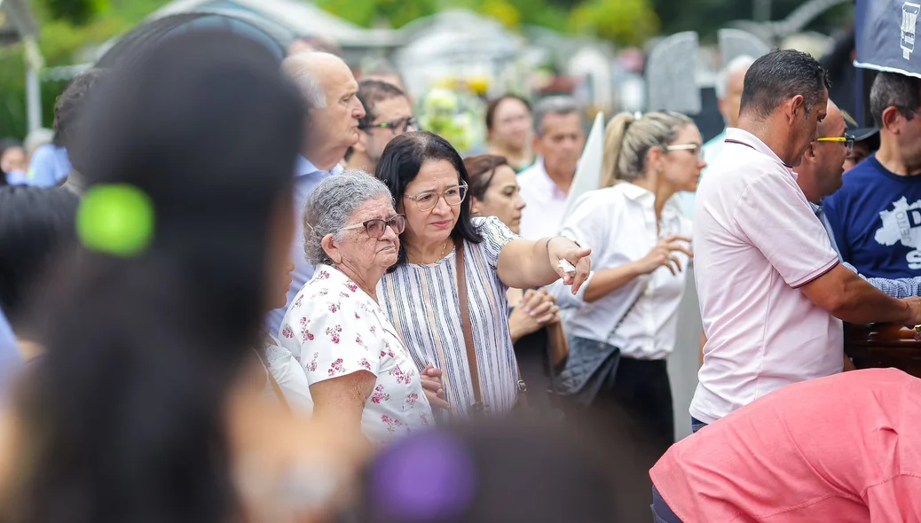 Sepultamento do dono do Grupo R. Damásio