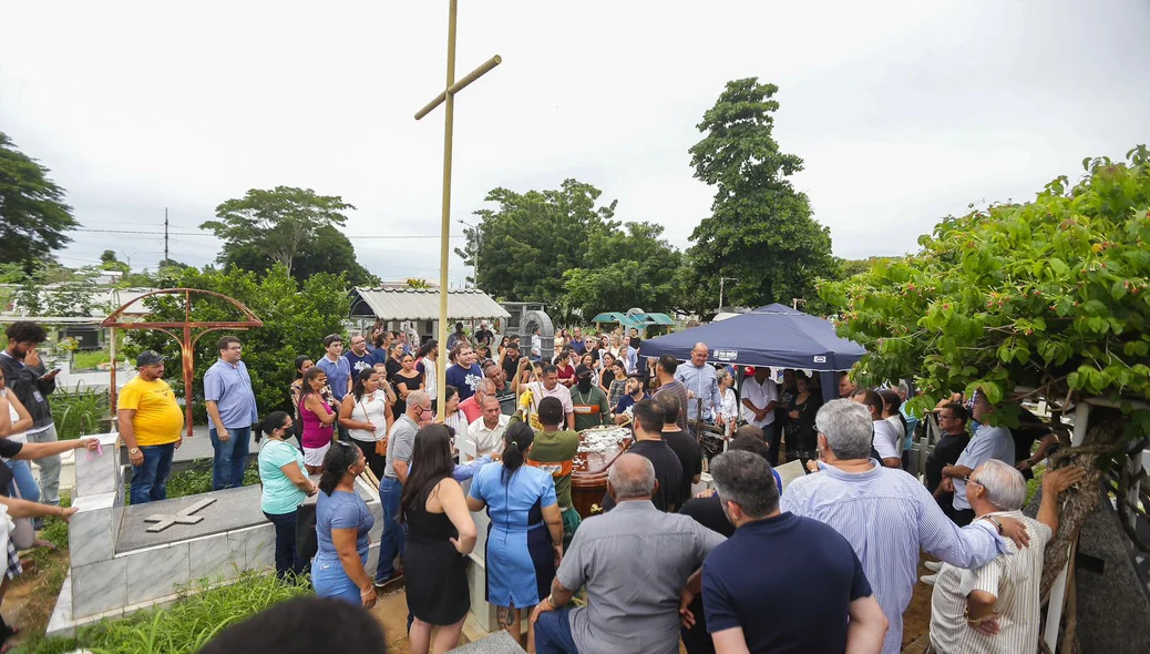 Sepultamento do empresário Rufino Damásio