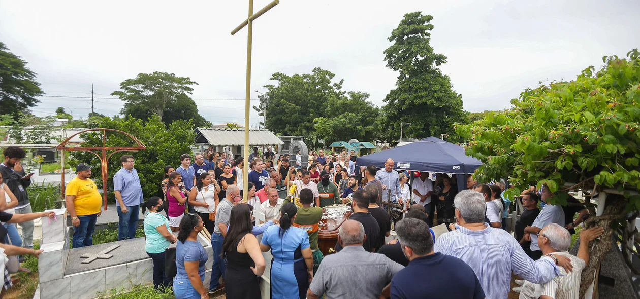 Sepultamento do empresário Rufino Damásio