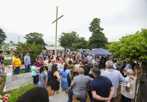 Sepultamento do empresário Rufino Damásio