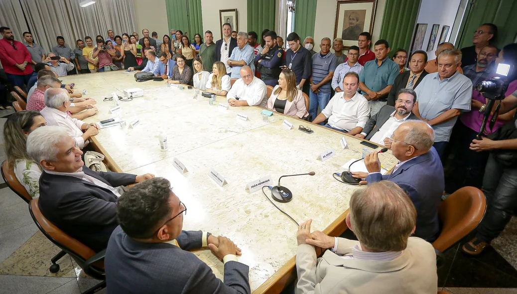 Solenidade de posse prestigiada no Palácio da Cidade