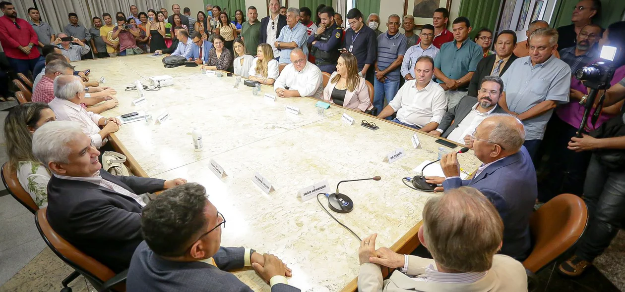 Solenidade de posse prestigiada no Palácio da Cidade
