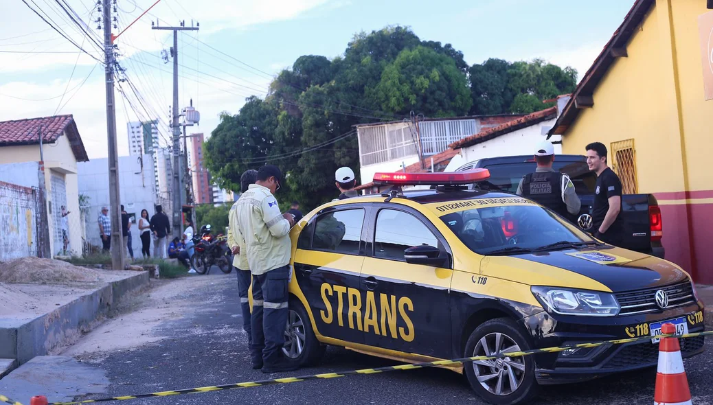 Strans isolou a rua para reconstituição