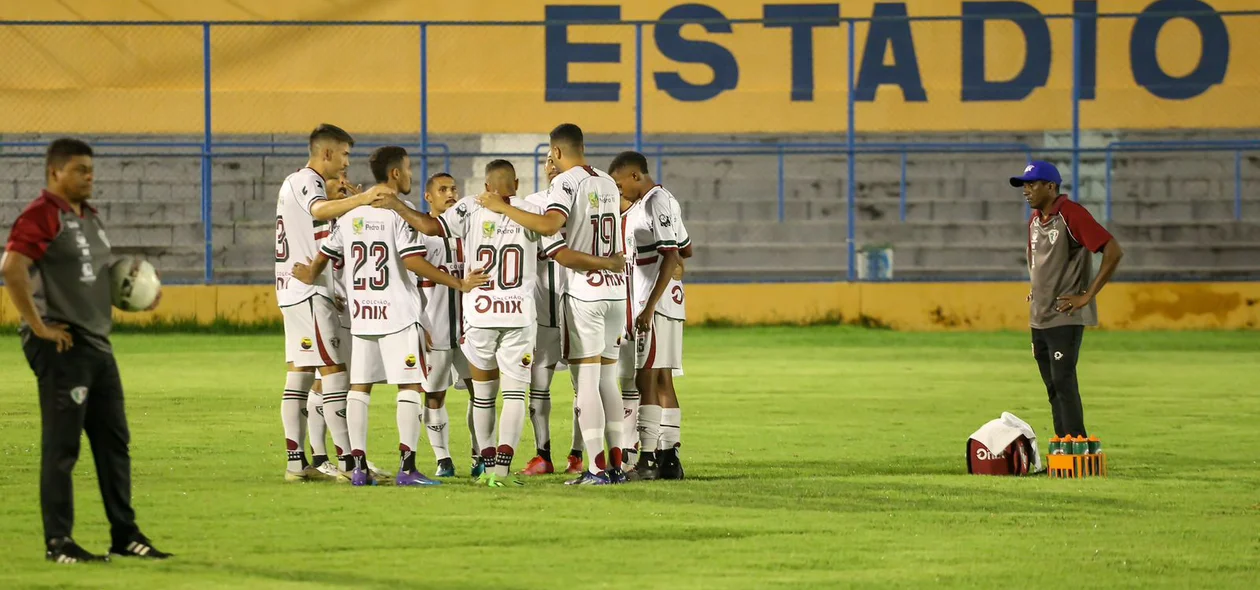 Time do Fluminense-PI reunido