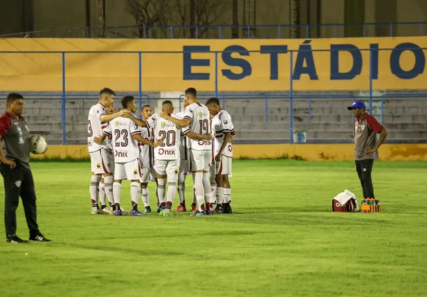 Time do Fluminense-PI reunido