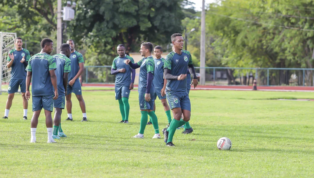 Time em preparação para a fase final do campeonato Piauiense