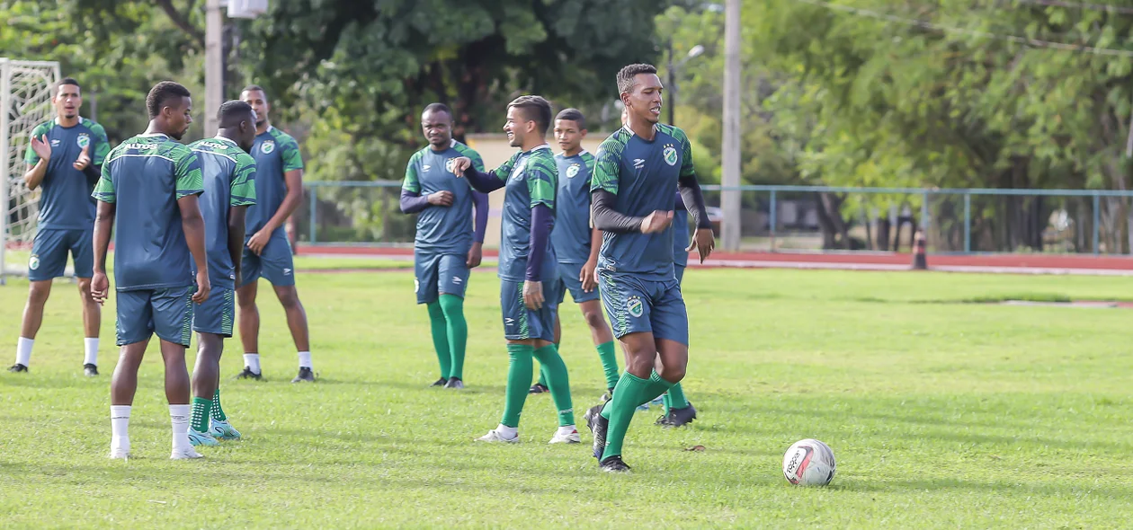 Time em preparação para a fase final do campeonato Piauiense