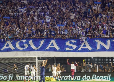 Torcida comemora a classificação do Água Santa para a final do Paulistão