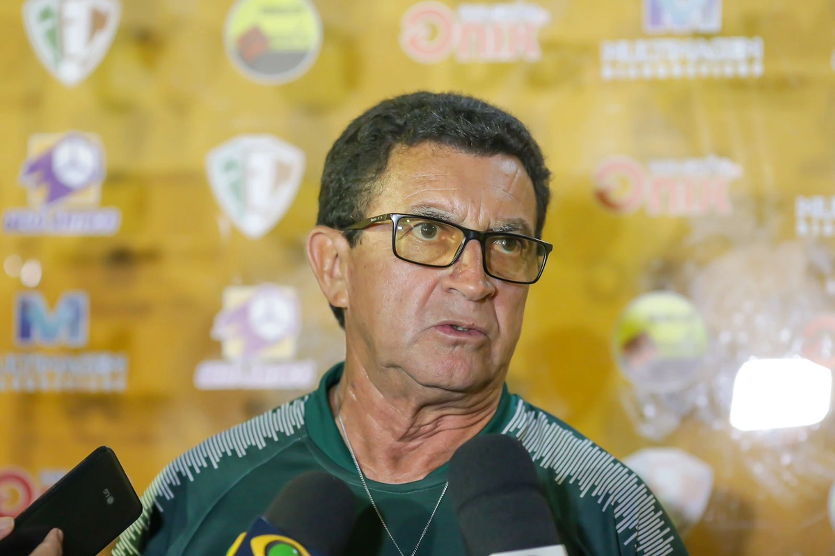 Totonho, técnico do Fluminense-PI