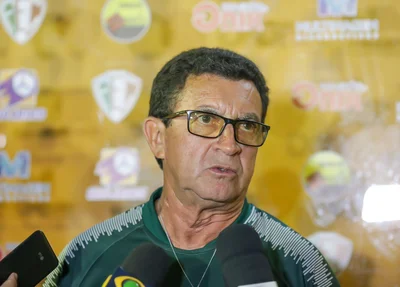 Totonho, técnico do Fluminense-PI