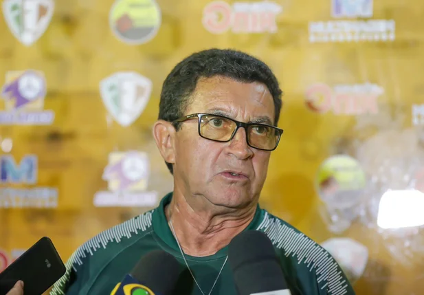 Totonho, técnico do Fluminense-PI