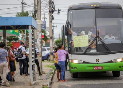 Transporte Alternativo circula no lugar dos ônibus