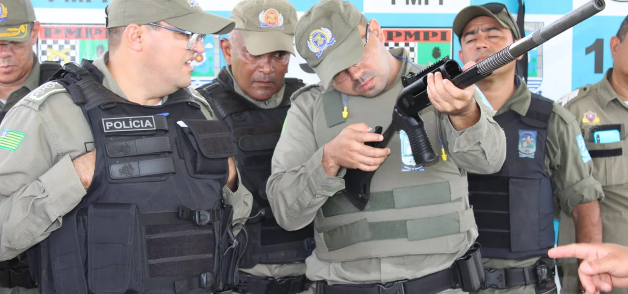 Treinamento dos policiais do 15° Batalhão da Polícia Militar