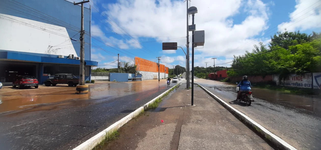 Via fica intrafegável